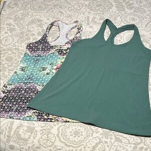 🎄Closet Closing Sale🎄 Lululemon Bundle of 2 Green and Multicolor Tank Tops 6 8